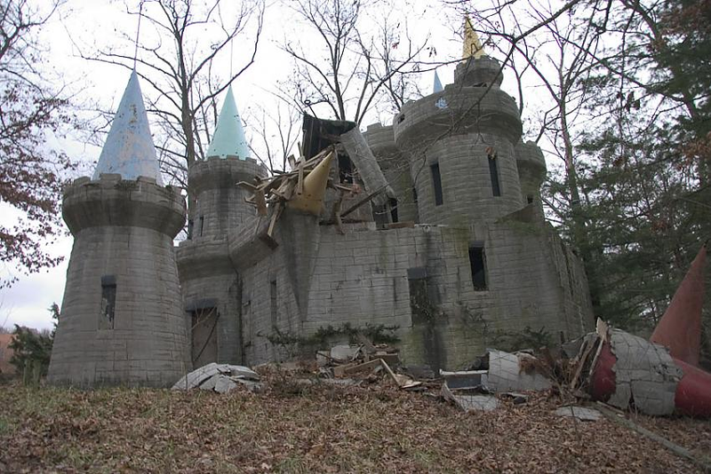 Illustration for article titled Maryland's Enchanted Forest is like Candyland after a neutron bomb strike